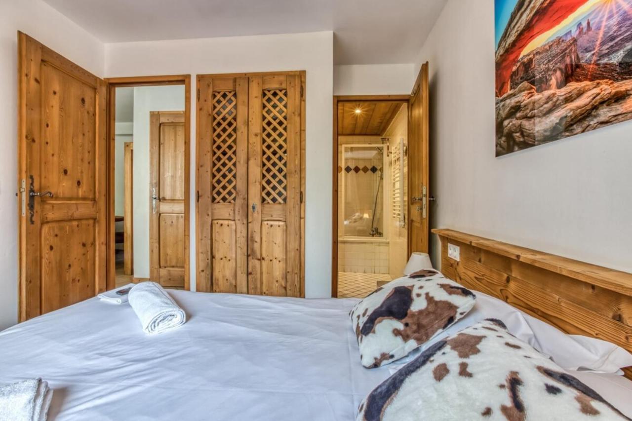 Villa Vallet- Newly Renovated 2 Bedroom Nestled Just Off The Main Street Chamonix Exterior photo